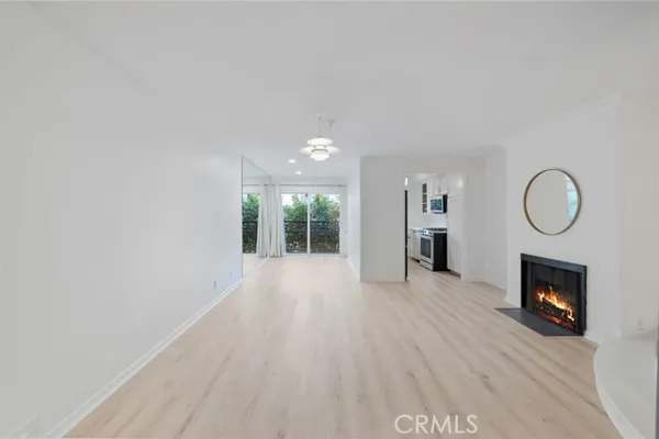 1355 N SIERRA BONITA 208