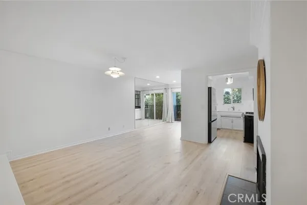 1355 N SIERRA BONITA 208