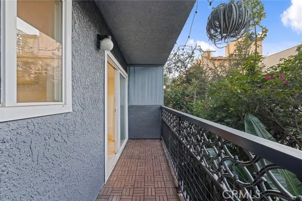 1355 N SIERRA BONITA 208