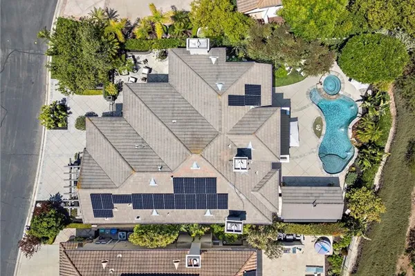 6 LAFAYETTE LN