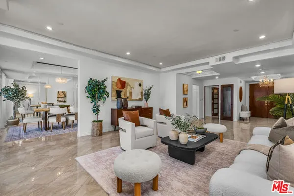 125 N GALE DR 306