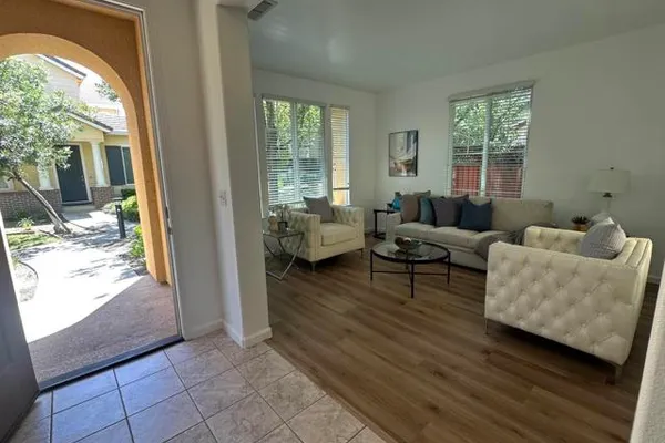 140 W BRILLOSO LN