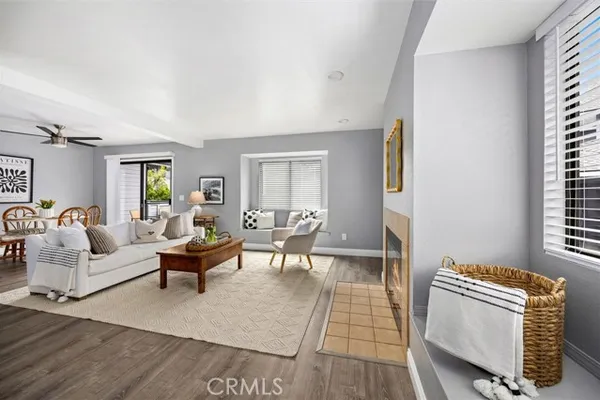 2221 KING CT 40