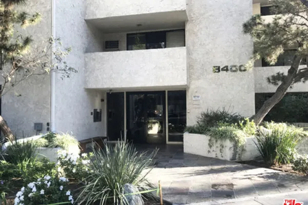 8400 DE LONGPRE AVE 104