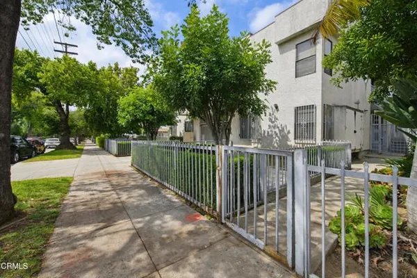 847 N RAYMOND AVE 9A