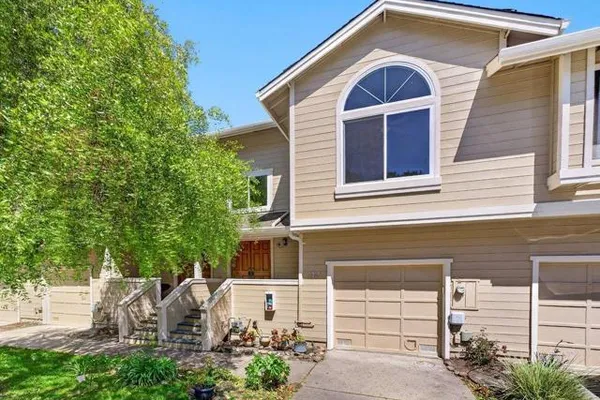 12 HORSESHOE CT