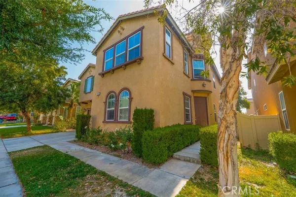 1109 N YUCCA AVE