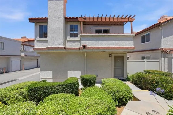 24242 SYLVAN GLN