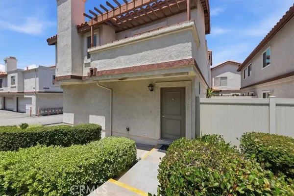 24242 SYLVAN GLN