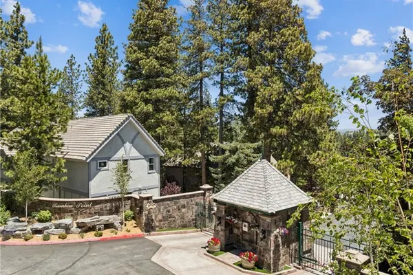 304 LAKE KNOLL DR