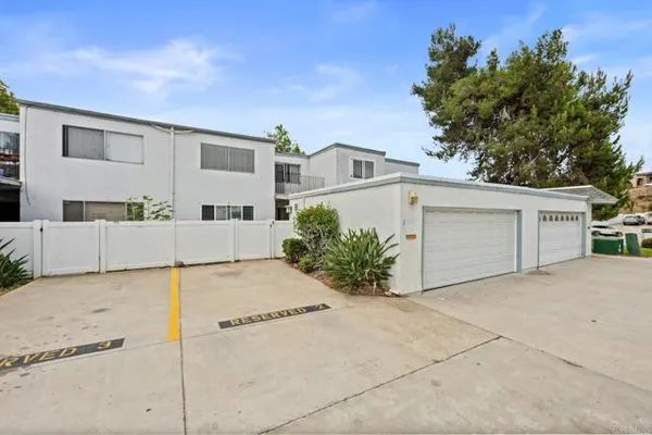 1640 MAPLE DR 2