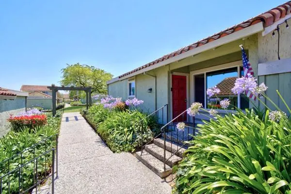 262 CRESTVIEW DR