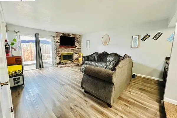 2848 SUNBURST DR