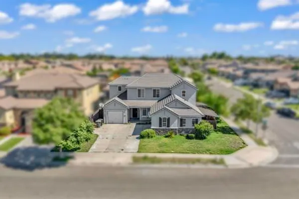 253 LILAC LN