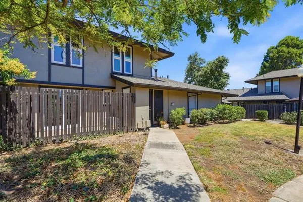 1806 CHINQUAPIN CT C