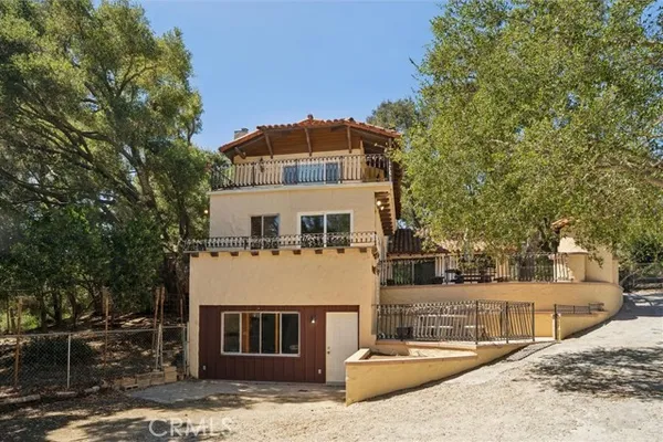 736 CRATER OAK DR
