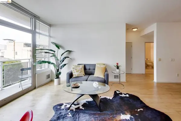 1 LAKESIDE DR 410