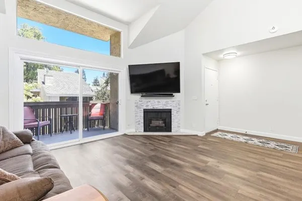 1485 DE ROSE WAY 218