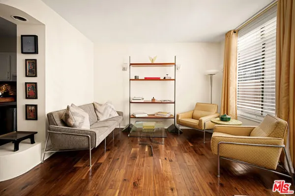 7270 HILLSIDE AVE 204