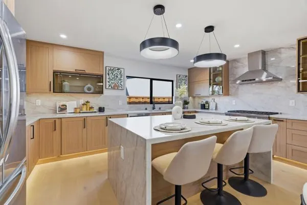 3015 MACHADO AVE