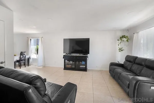 8166 PARADISE VALLEY CT
