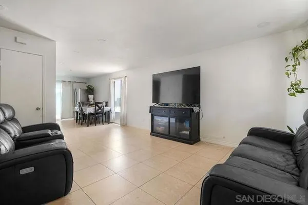 8166 PARADISE VALLEY CT