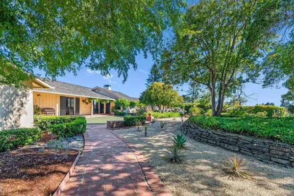 31 S CIRCLE DR