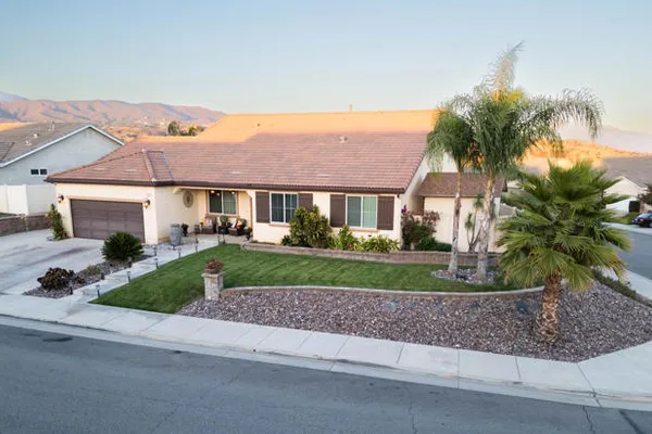 102 KNOLL CREST DR