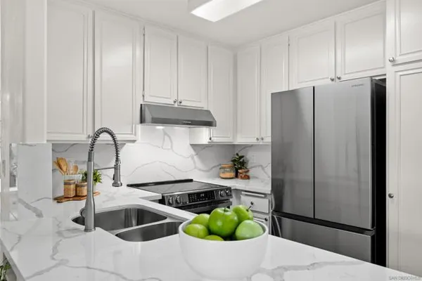 2605 PICO PL 215