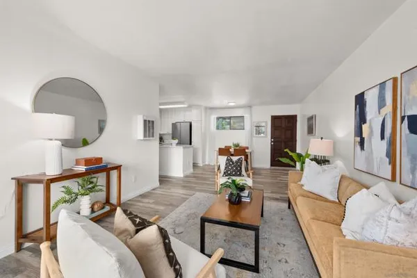 2605 PICO PL 215