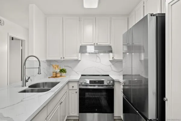 2605 PICO PL 215