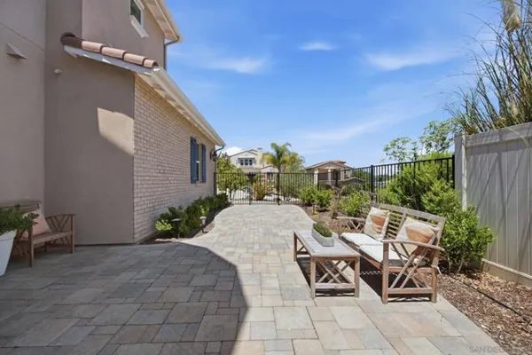 716 THORNTREE CT