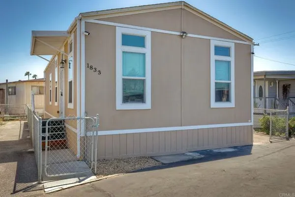 1833 CINDY ST