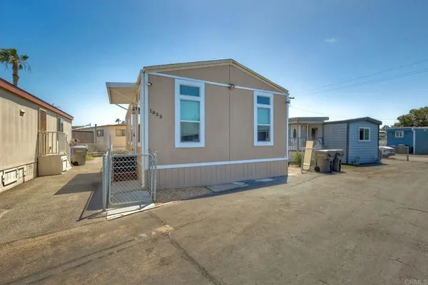 1833 CINDY ST