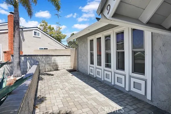 902 W ALPINE AVE