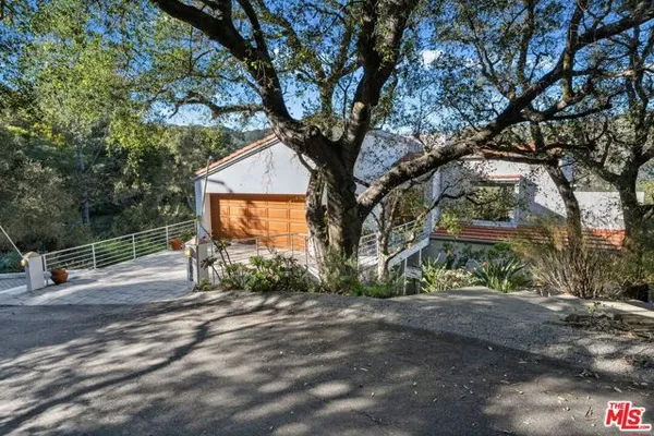 26207 INGLESIDE WAY