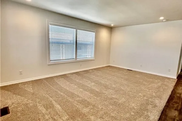 999 S SANTA FE AVE 60