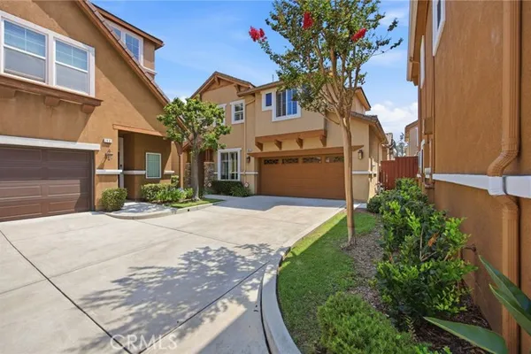 3677 W CHAPMAN LN