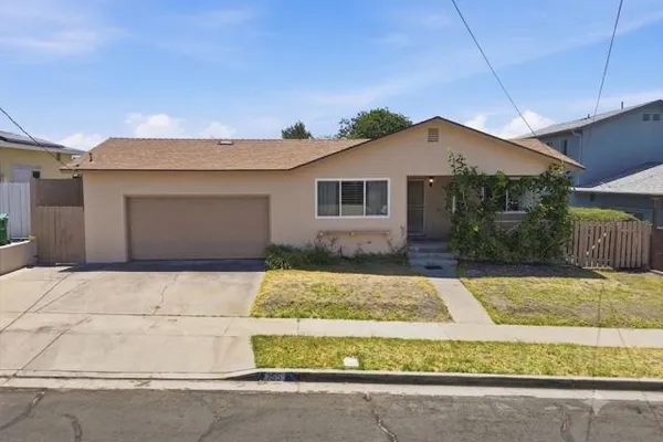 755 PEGGY DR