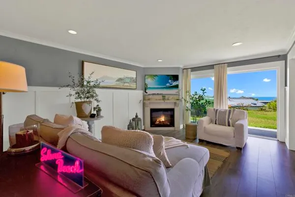 640 W SOLANA CIR 19