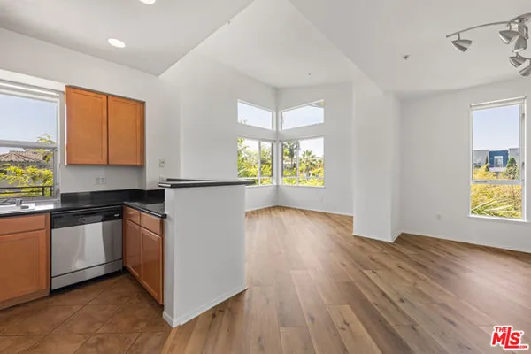 6400 CRESCENT PARK 402