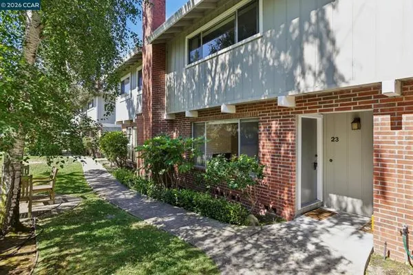 2135 ASCOT DR 23