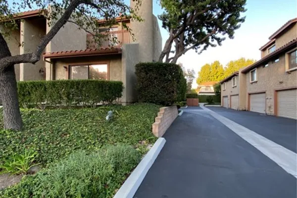 678 ROSEWOOD AVE
