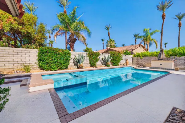 137 COURTSIDE DR