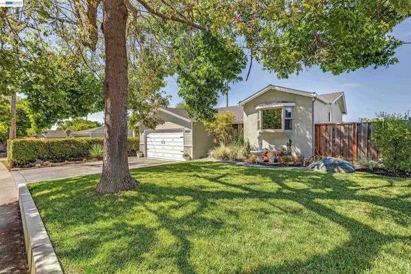 33027 PALMETTO DR