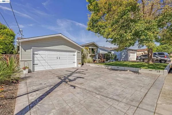 33027 PALMETTO DR