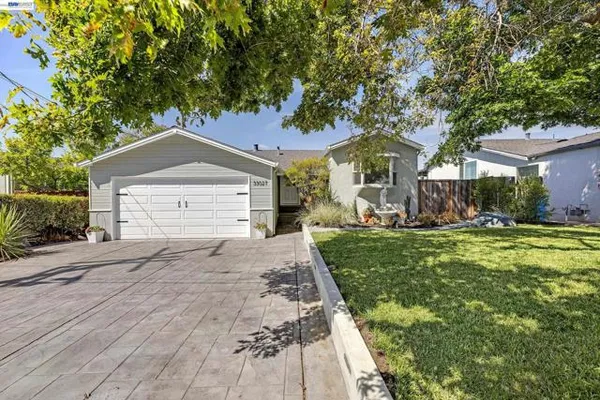 33027 PALMETTO DR
