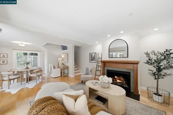 211 KINGSTON WAY