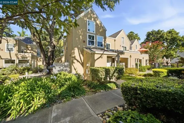 211 KINGSTON WAY