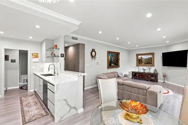 14607 ERWIN ST 107